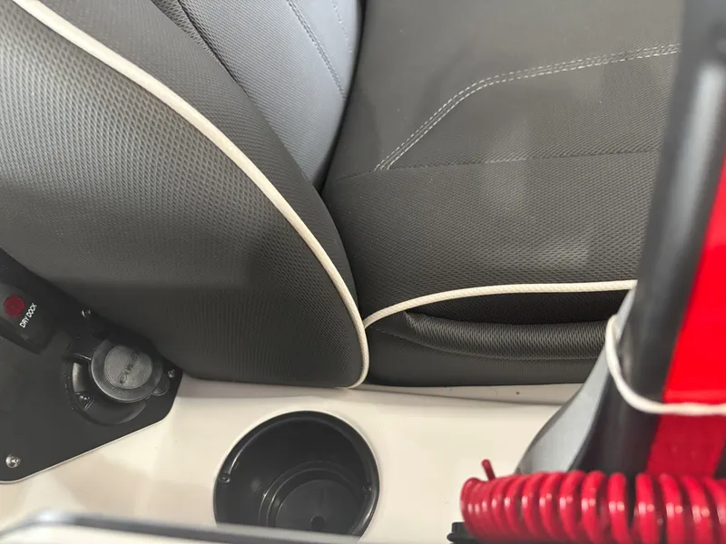 Slide: The Image of Skeeter ZX200 2026 - 12