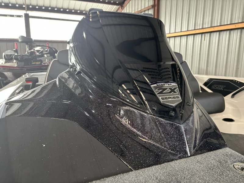 Slide: The Image of Skeeter ZX200 2026 - 17