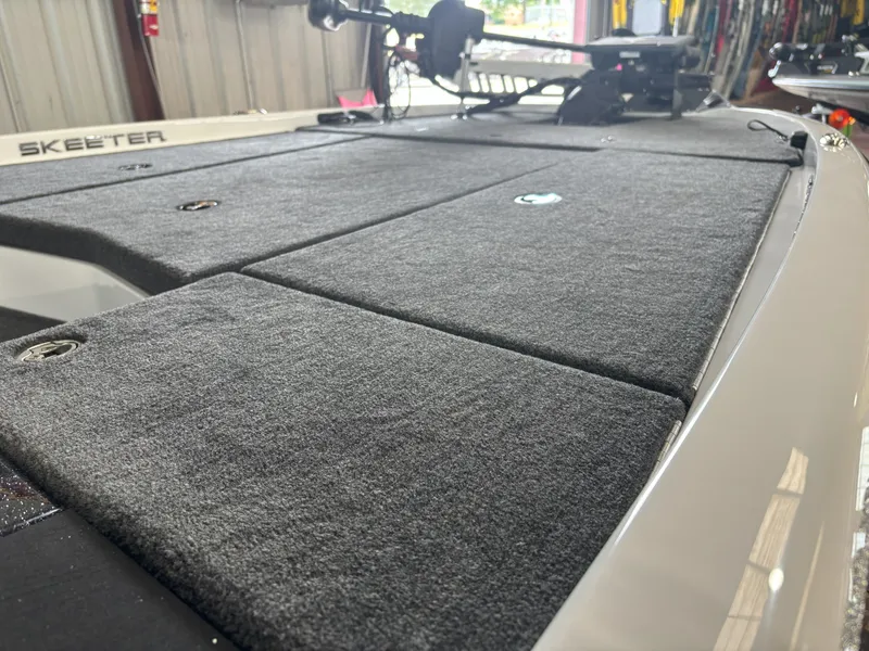 Slide: The Image of Skeeter ZX200 2026 - 18