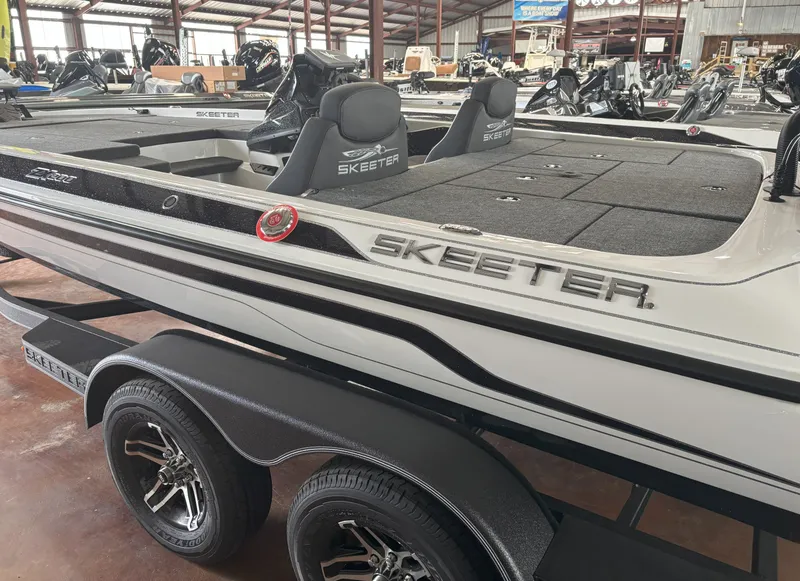 Slide: The Image of Skeeter ZX200 2026 - 3