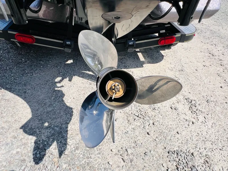 Slide: The Image of Skeeter ZX225 2019 - 16