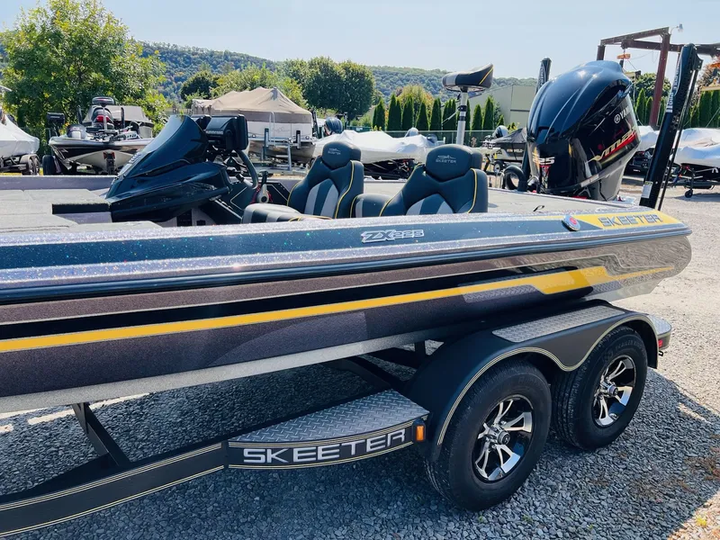 Slide: The Image of Skeeter ZX225 2019 - 32