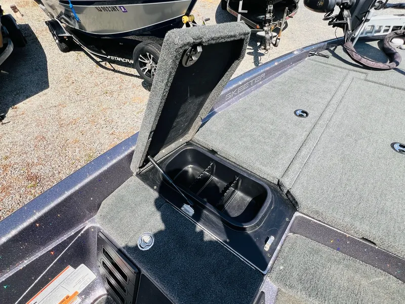 Slide: The Image of Skeeter ZX225 2019 - 34