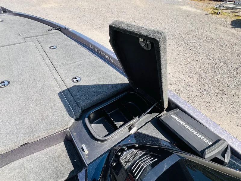 Slide: The Image of Skeeter ZX225 2019 - 4