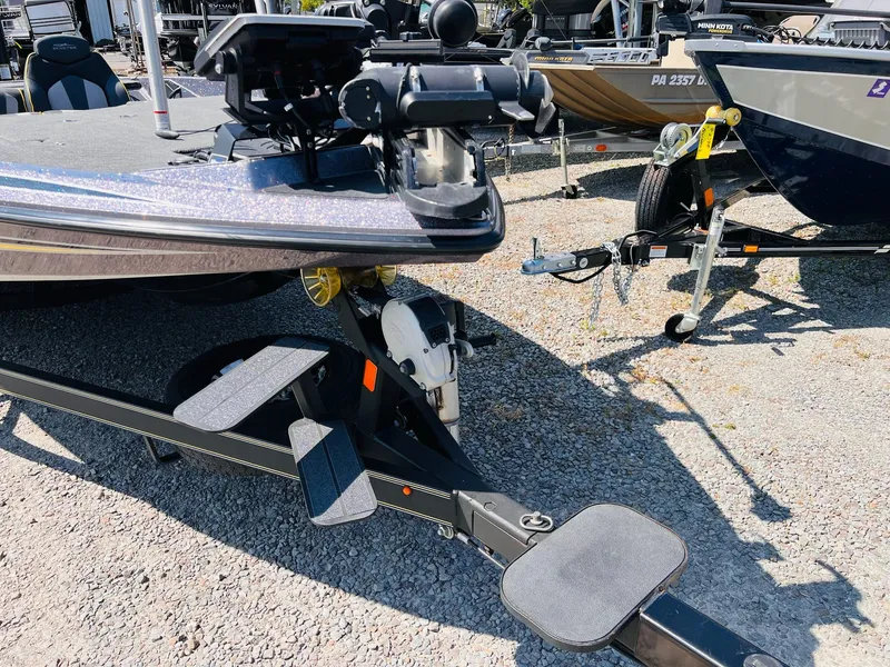 Slide: The Image of Skeeter ZX225 2019 - 48