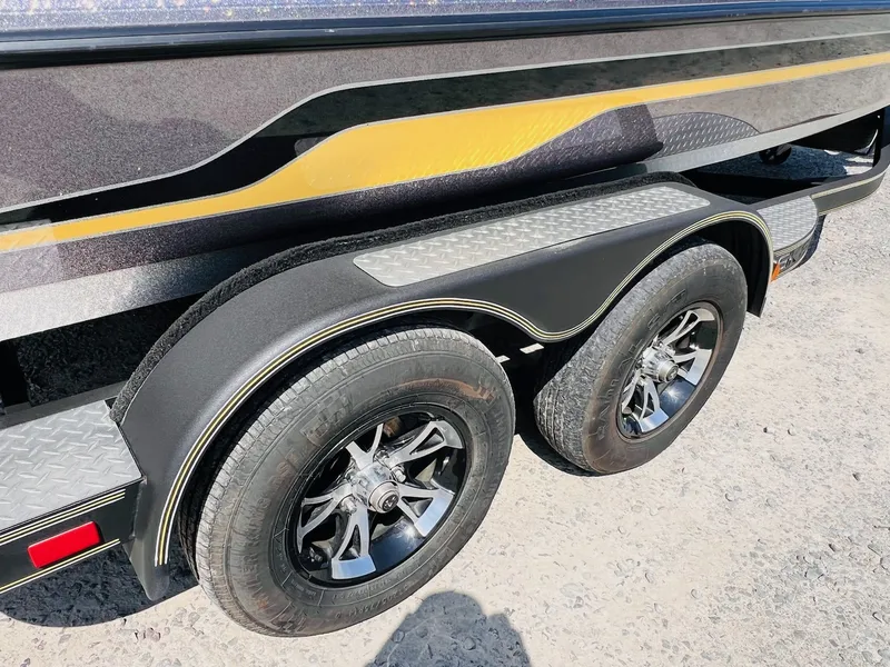 Slide: The Image of Skeeter ZX225 2019 - 5