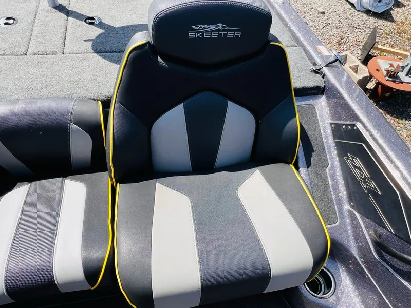 Slide: The Image of Skeeter ZX225 2019 - 8