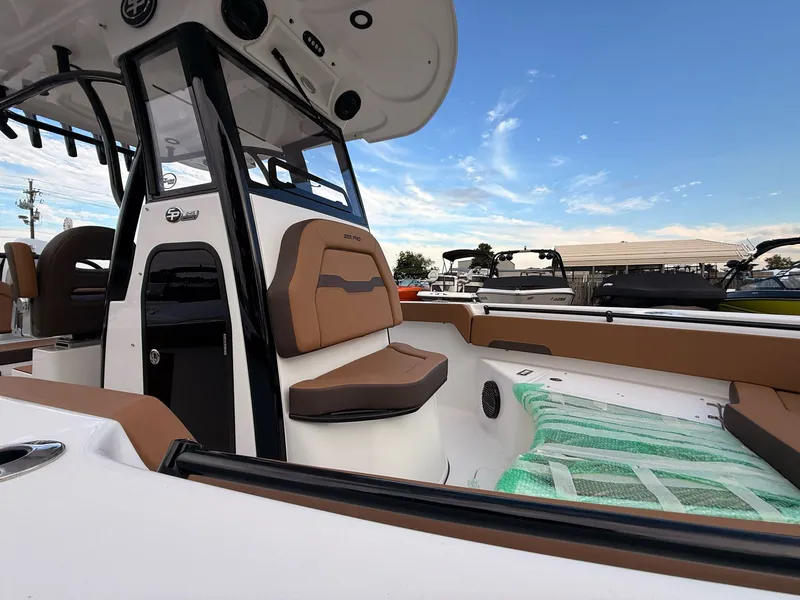 Slide: The Image of Sea Pro 245FLX Sandbar 2025 - 17