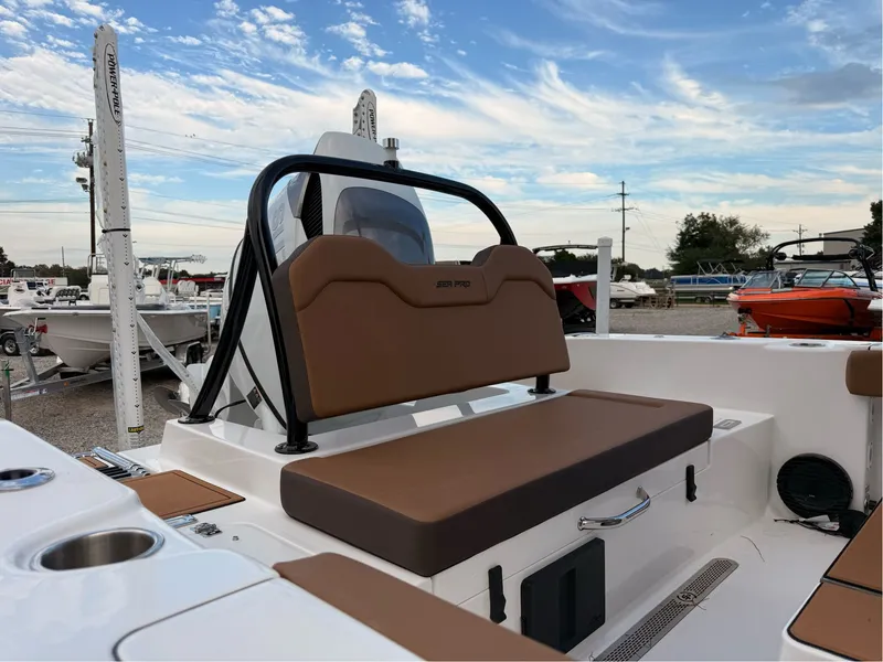 Slide: The Image of Sea Pro 245FLX Sandbar 2025 - 24