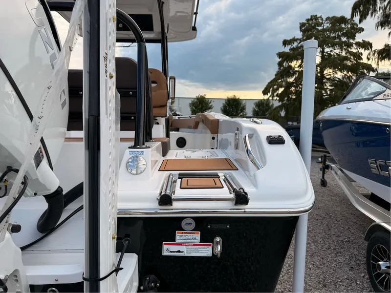 Slide: The Image of Sea Pro 245FLX Sandbar 2025 - 28