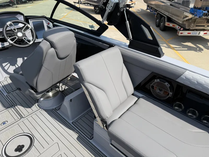 Slide: The Image of MasterCraft XT24 2022 - 15