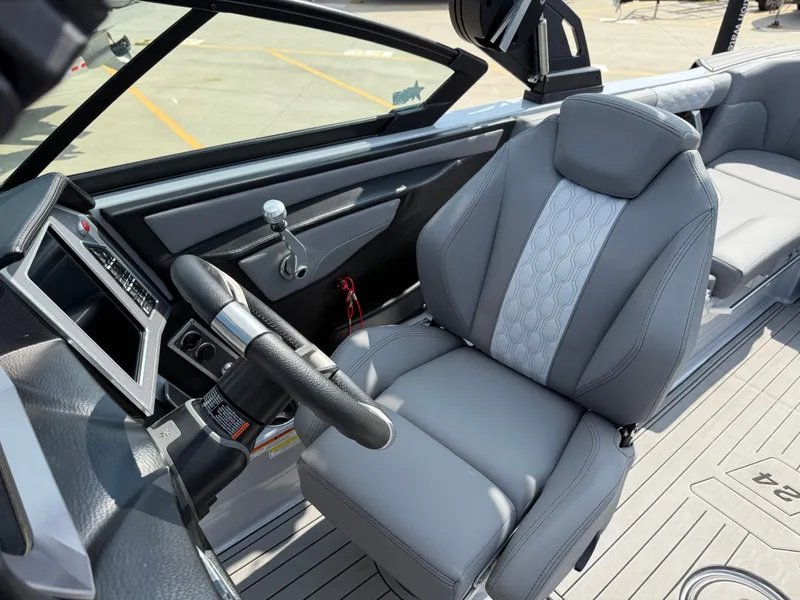 Slide: The Image of MasterCraft XT24 2022 - 19