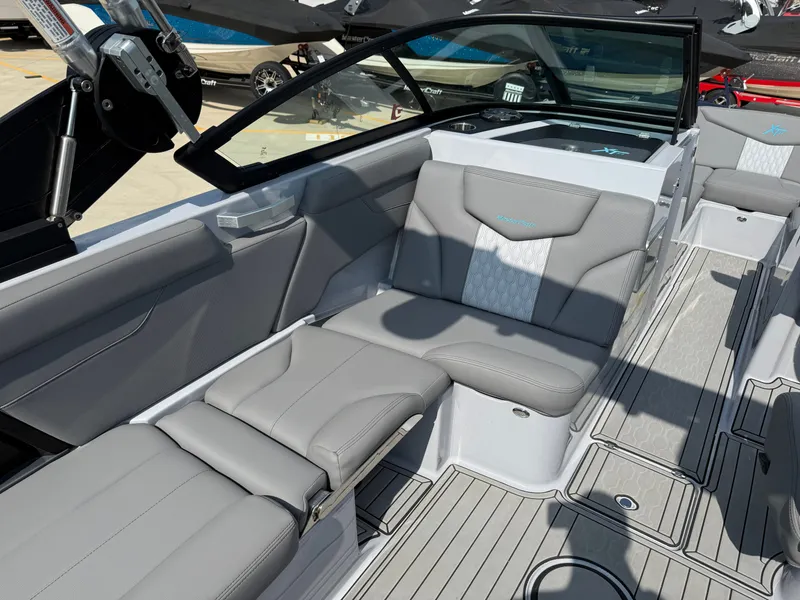 Slide: The Image of MasterCraft XT24 2022 - 20