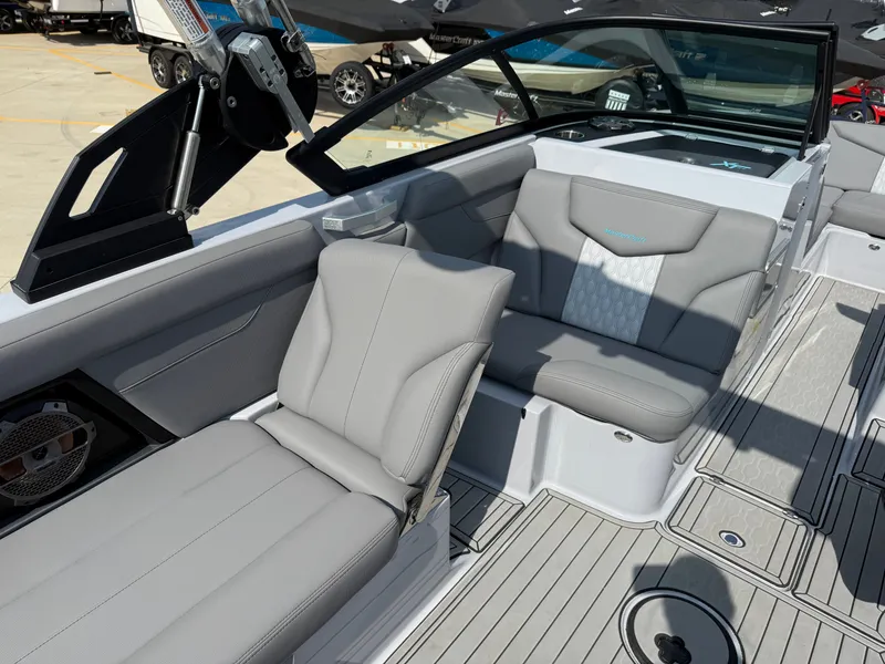 Slide: The Image of MasterCraft XT24 2022 - 21