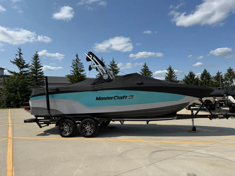 Slide: The Image of MasterCraft XT24 2022 - 29