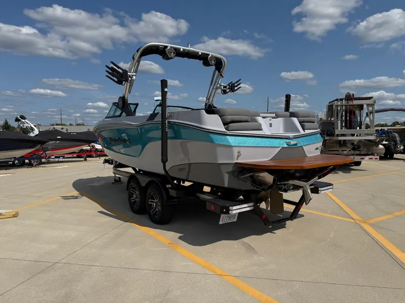 Slide: The Image of MasterCraft XT24 2022 - 4