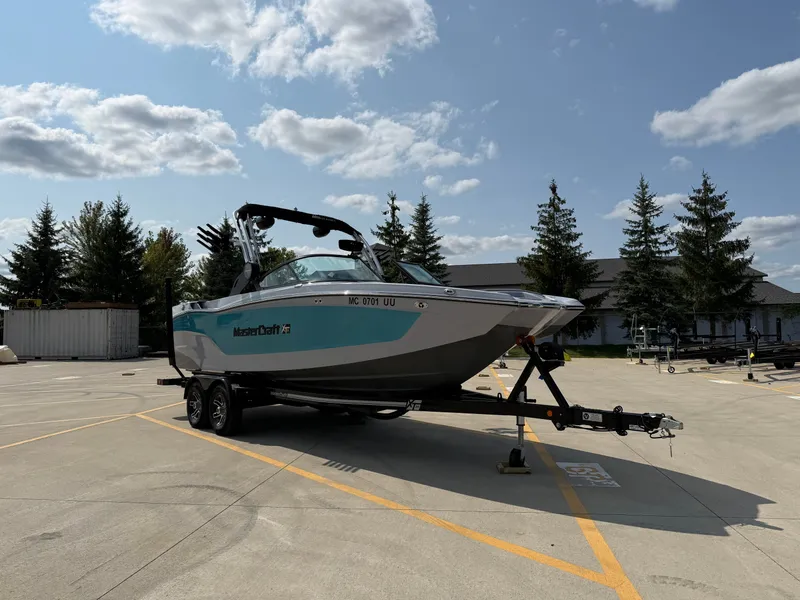 Slide: The Image of MasterCraft XT24 2022 - 7