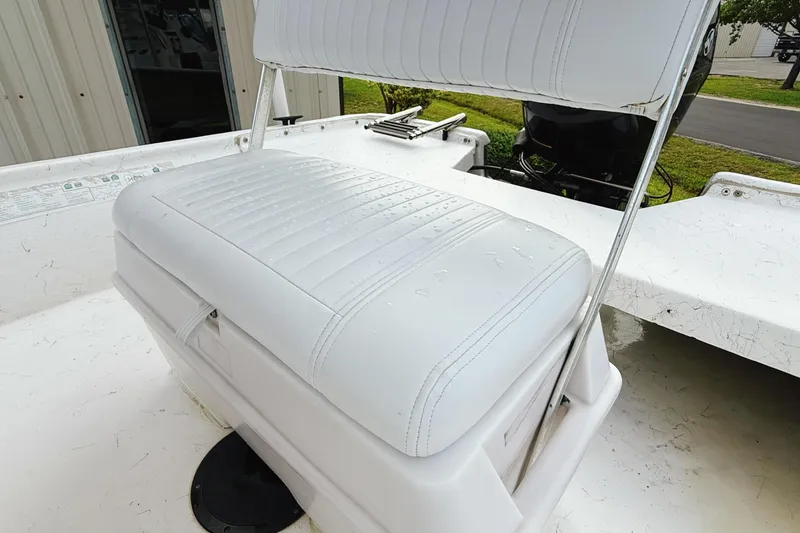 Slide: The Image of White cushioned seat on a 2005 Nitro Bay boat, featuring sleek design and sturdy support. - 6