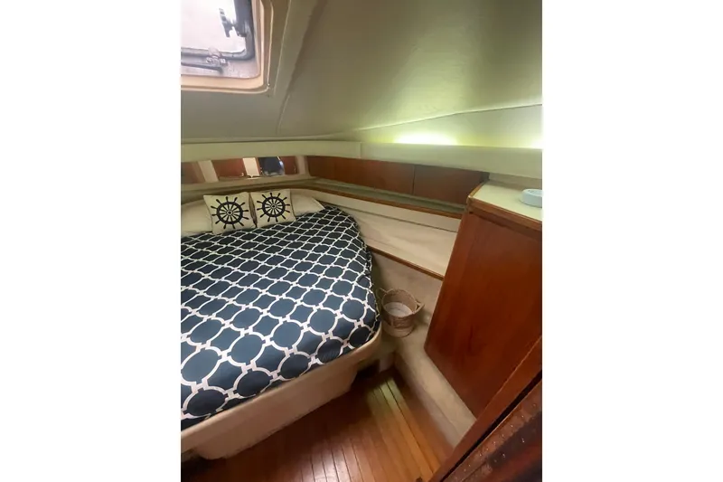 Slide: The Image of MASTER STATEROOM TO STBD. - 12