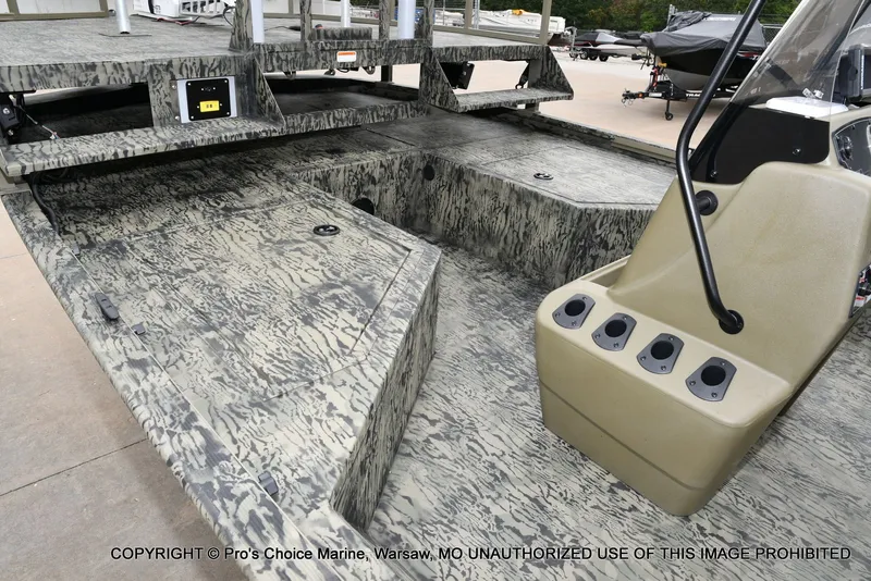 Slide: The Image of Tracker Grizzly 2072 CC Sportsman 2026 - 16