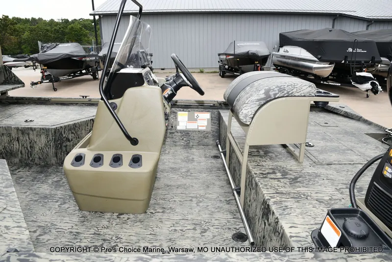 Slide: The Image of Tracker Grizzly 2072 CC Sportsman 2026 - 17