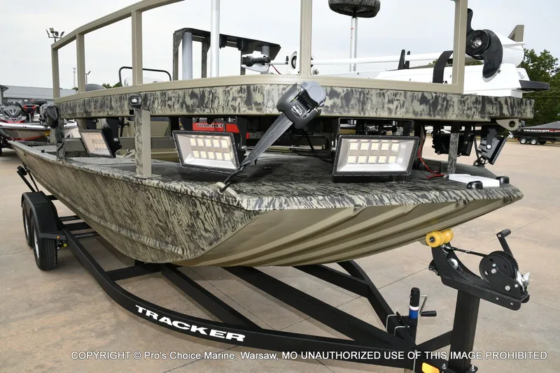 Slide: The Image of Tracker Grizzly 2072 CC Sportsman 2026 - 4