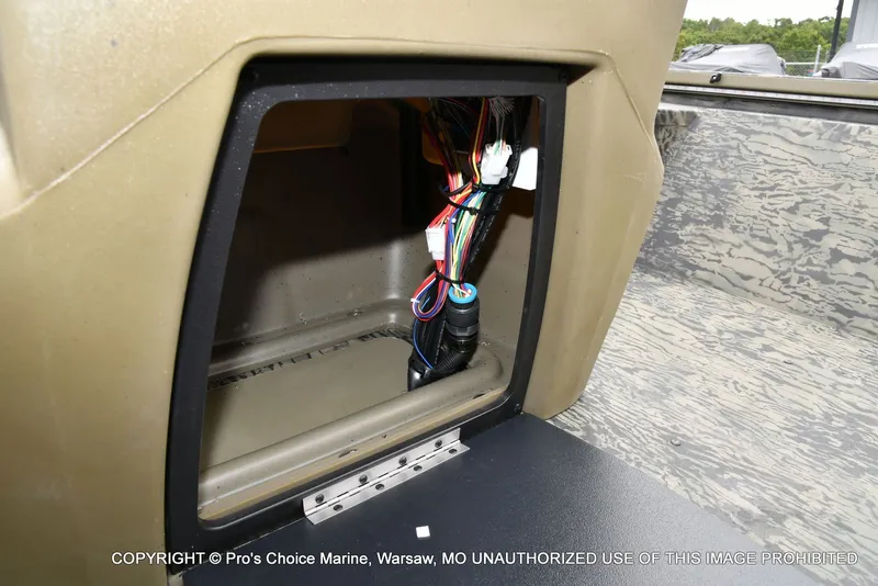 Slide: The Image of Tracker Grizzly 2072 CC Sportsman 2026 - 41