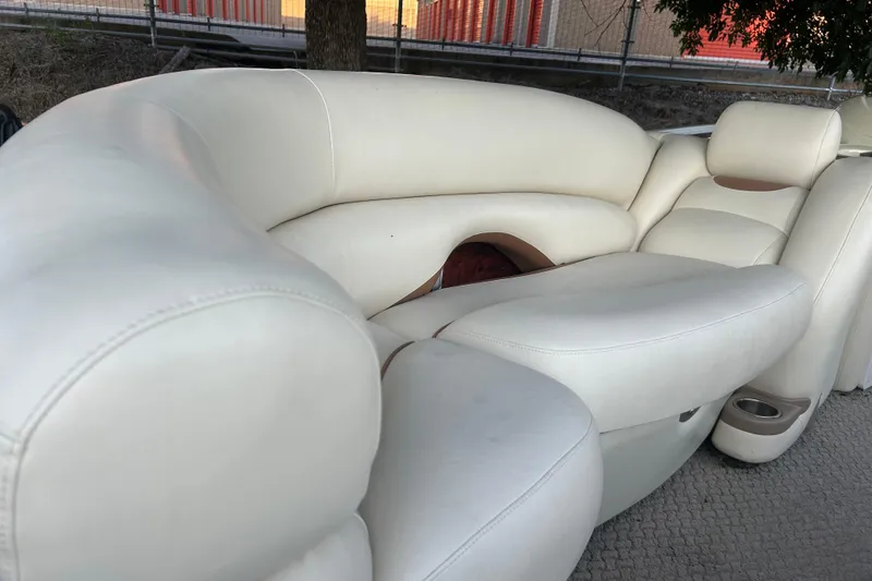 Slide: The Image of Luxurious white seating on 2011 SUNTRACKER PARTY BARGE 22 REGENCY EDITION pontoon boat. - 14