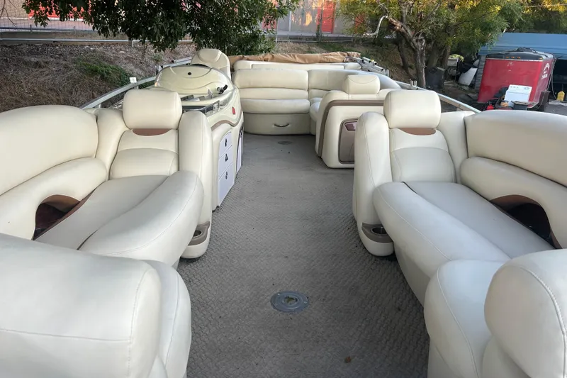 Slide: The Image of 2011 SUNTRACKER PARTY BARGE 22 REGENCY EDITION with spacious seating and elegant interior design. - 16