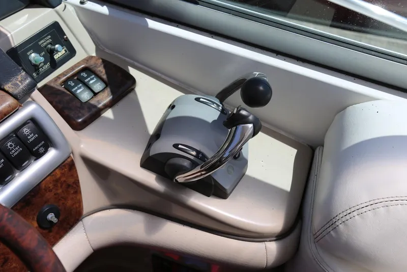 Slide: The Image of 2005 Four Winns 348 Vista boat throttle and control panel close-up. - 30