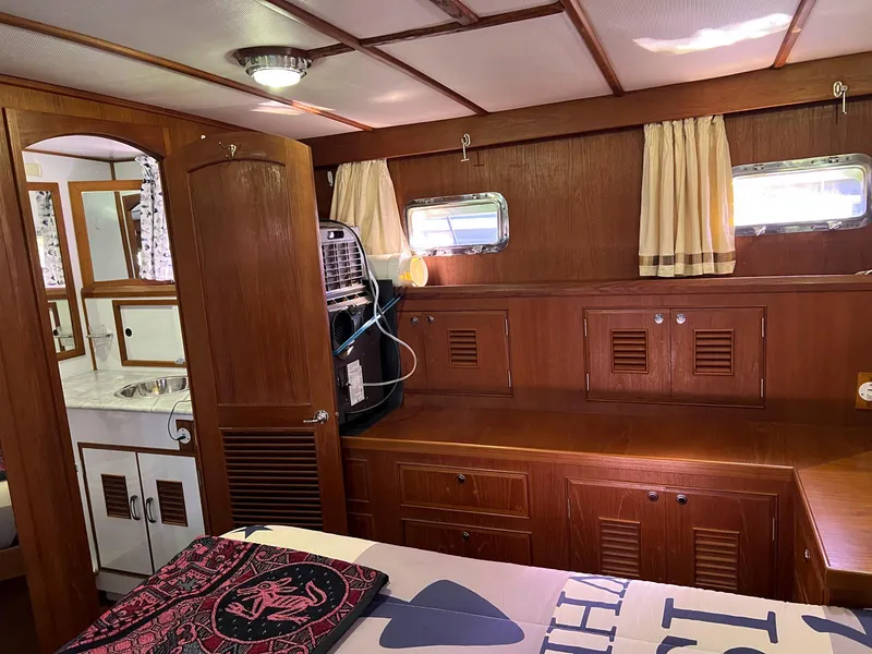 Slide: The Image of Lindmark 39 Trawler 1983 - 63