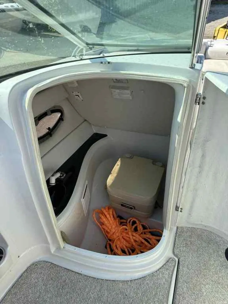 Slide: The Image of Crownline Boats 240 EX 2006 - 13