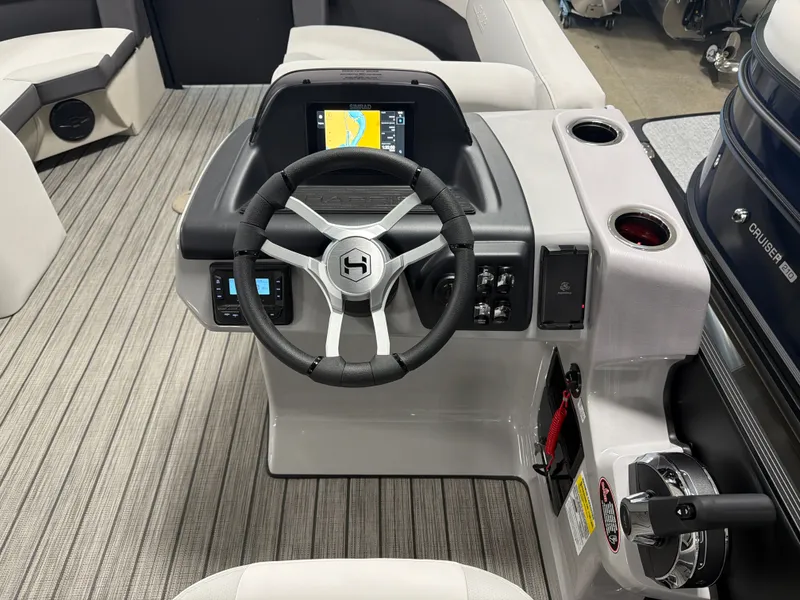 Slide: The Image of Harris Cruiser 210 2026 - 15