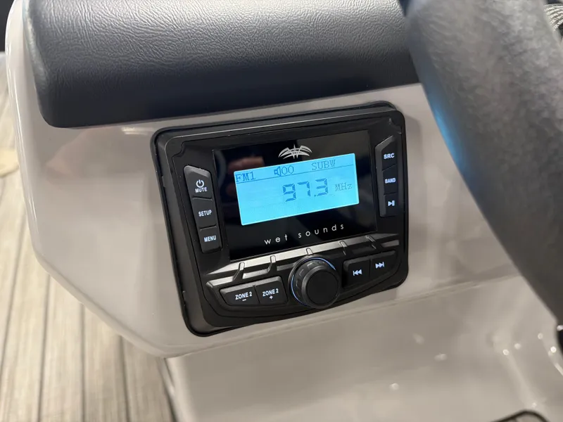 Slide: The Image of Harris Cruiser 210 2026 - 16