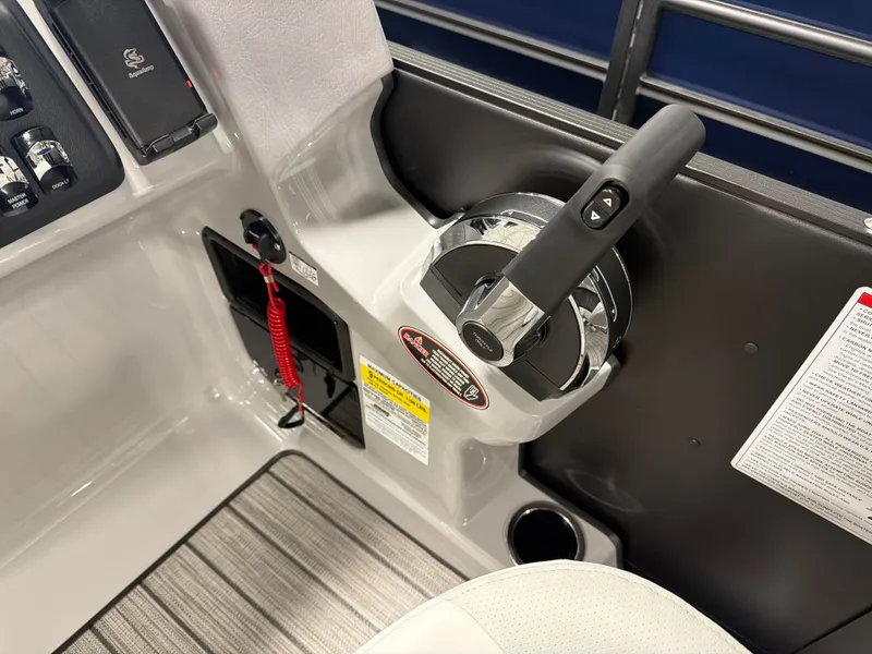 Slide: The Image of Harris Cruiser 210 2026 - 19