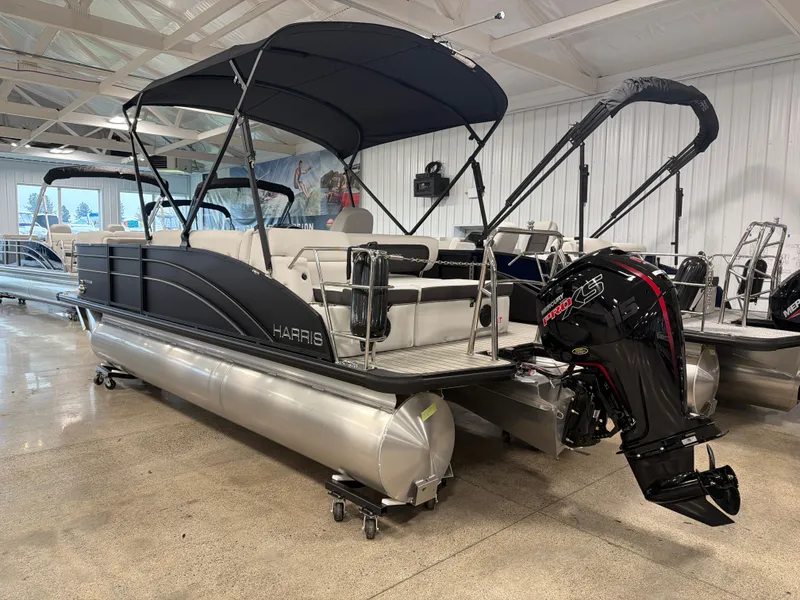 Slide: The Image of Harris Cruiser 210 2026 - 4