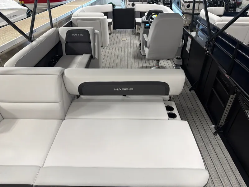 Slide: The Image of Harris Cruiser 210 2026 - 6