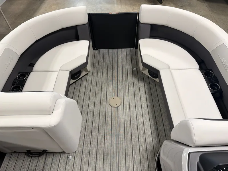 Slide: The Image of Harris Cruiser 210 2026 - 9