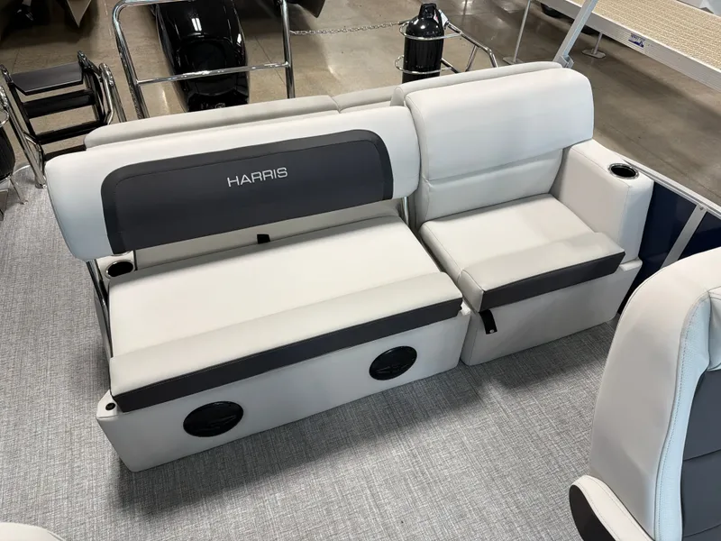 Slide: The Image of Harris Cruiser 230 2026 - 10