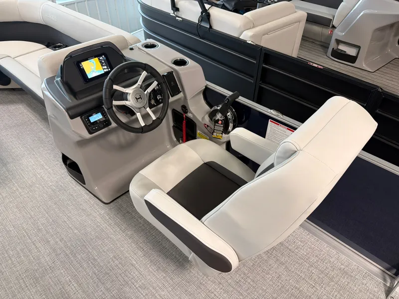 Slide: The Image of Harris Cruiser 230 2026 - 11