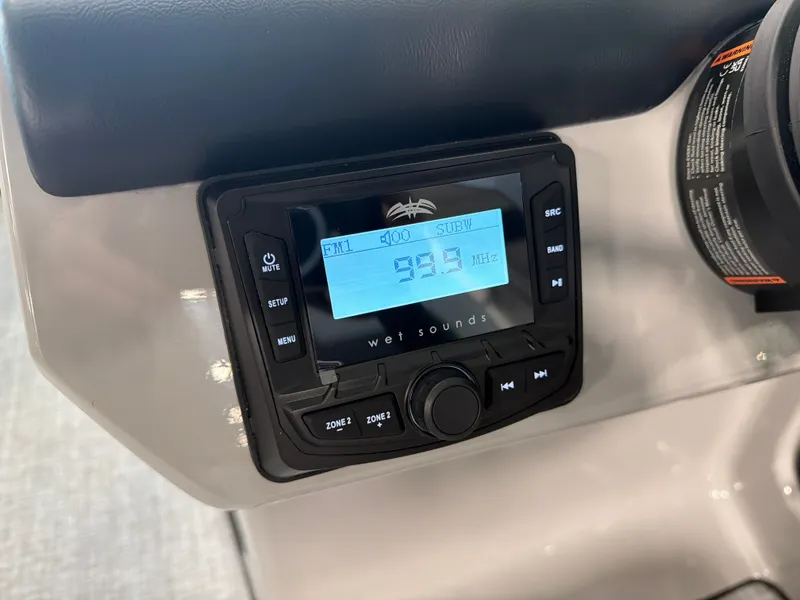 Slide: The Image of Harris Cruiser 230 2026 - 13