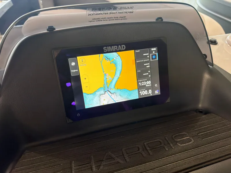 Slide: The Image of Harris Cruiser 230 2026 - 14