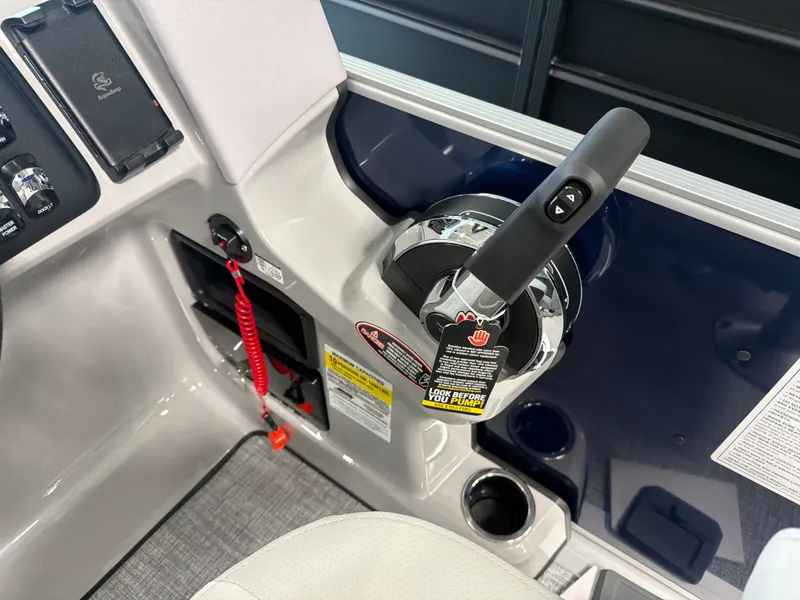 Slide: The Image of Harris Cruiser 230 2026 - 16