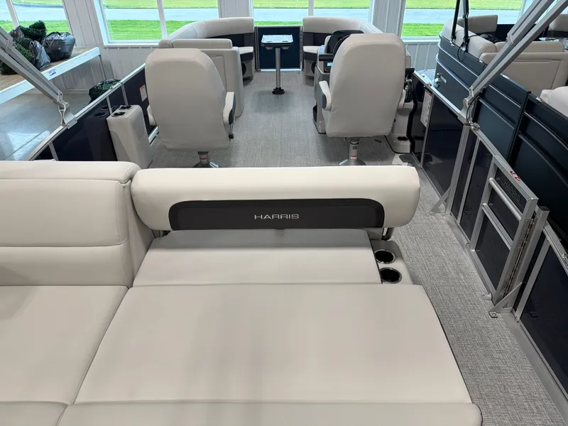 Slide: The Image of Harris Cruiser 230 2026 - 4