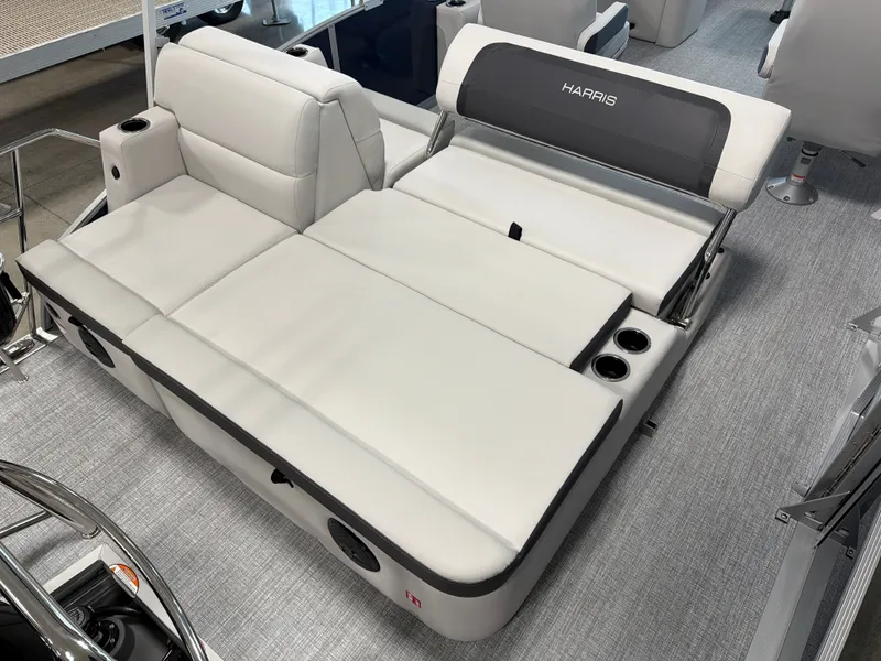 Slide: The Image of Harris Cruiser 230 2026 - 5