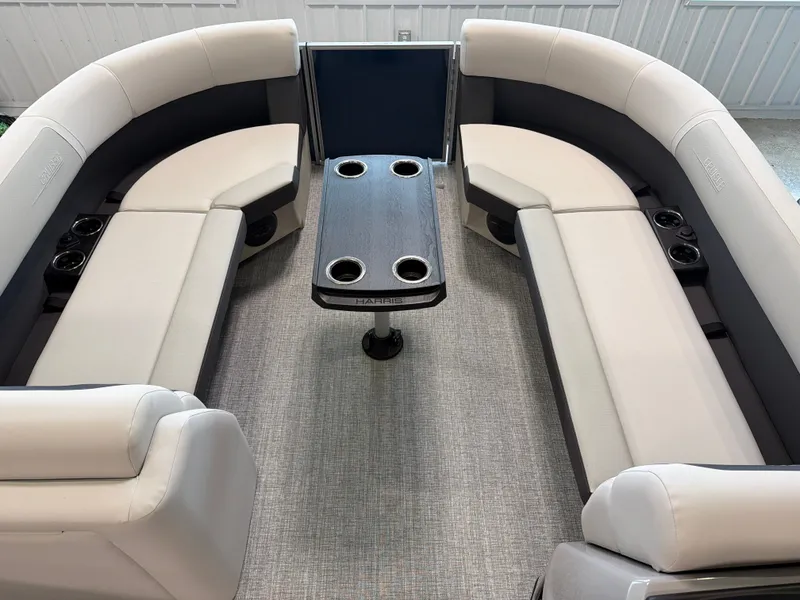 Slide: The Image of Harris Cruiser 230 2026 - 7