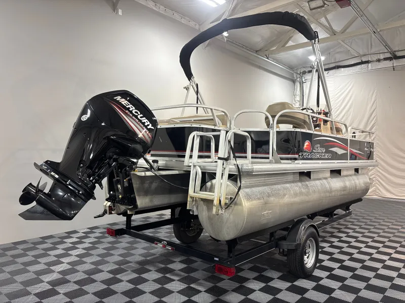 Slide: The Image of Sun Tracker Bass Buggy 18 DLX 2015 - 3