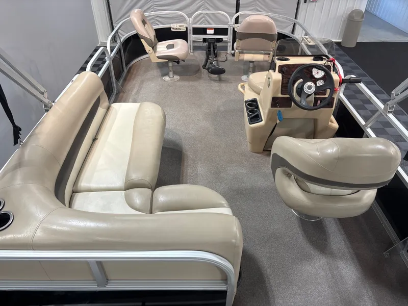 Slide: The Image of Sun Tracker Bass Buggy 18 DLX 2015 - 5