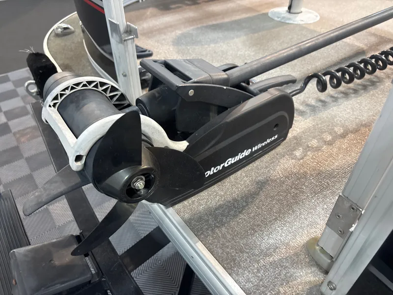 Slide: The Image of Sun Tracker Bass Buggy 18 DLX 2015 - 7