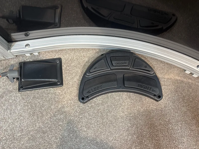 Slide: The Image of Sun Tracker Bass Buggy 18 DLX 2015 - 8